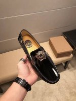 范思哲官方原版，鞋面头层进口牛漆皮面+ 女神蛇发女妖美杜莎金属扣，女神致命诱惑，无法抗拒[调皮][调皮]头层内里羊里，原版进口耐磨橡胶底， 范思哲官网出品 精致