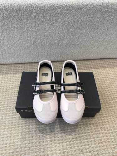 Kiko 鬼冢虎玛丽珍运动鞋 kiko Kostadinov 联合 Heaven By Marc Jacobs 以及 Asics 三方合作鞋款 发售当天就被一扫