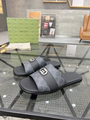 G 顶级代购 古 炸街男神真皮大底新品拖鞋专柜同步，鞋面意大利进口牛皮面料，高品质拼接色彩工艺，鞋底：原厂特供原版底，独家活动成型底超级舒适，原厂跟单货，高品质