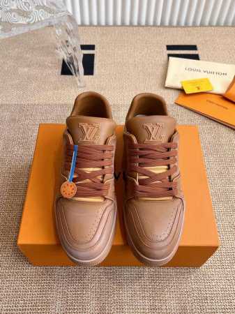 520Louis Vuiton 路易威登 Ss新款 Lv Trainer系列板鞋篮球鞋 Lv Trainer运动鞋是由设计师Virgil Abloh由复古篮球鞋 - 点击图像关闭