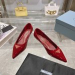 出厂价P PRADA 2024普拉达春夏新品，实力来袭！时髦百搭nice单品，意大利专柜代购原版鞋开发，1比1照足原味复刻。今年的主题就是不被定义 通过简单简洁