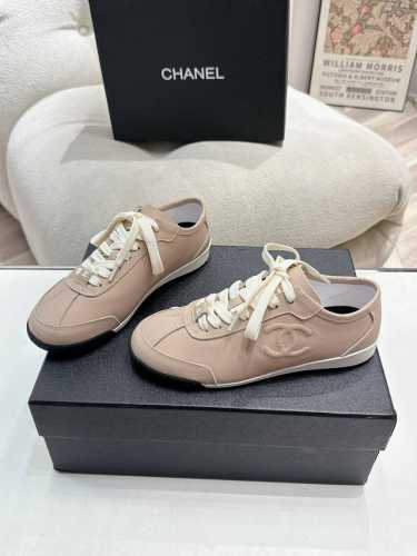 Chanel香奶奶2024专柜顶级休闲款运动鞋 这款经典设计；鞋面多种工艺电绣的风格；大底却时尚运动；不平凡的拥入了多种配色元素 多元化混搭非常好看百搭，休闲，