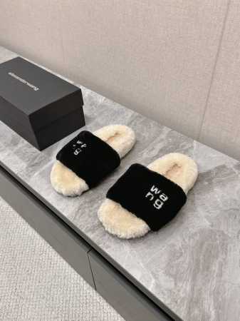 Alexander wang 亚历山大王羊毛拖鞋 太好看了～很难不爱！ BLING BLING秋冬毛毛拖 露腿神器，没有比大王更懂女人心了 要闪更要美 搭配袜子 - 点击图像关闭