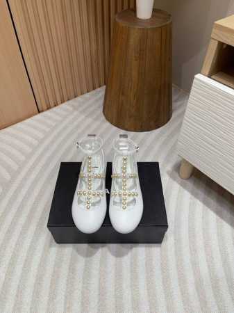 莞产品质 24P新款chane*小香珍珠罗马单鞋 这款凉鞋采用了珍珠装饰，满满的精致感 美的移不开眼 富家千金归来即视感！ 穿出自己的风格和态度！谁能拒绝这样的 - 点击图像关闭