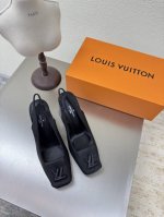 原版五金 L驴 经典之作 可带图全色咨询 黑色 哑光荔枝牛皮 Lv 打造 使得 Lv 仍能为创作者 青年玩家 提供惊艳和渴望 新配色再次高产上新 目前实物已经全