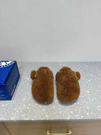 勃肯_包头 毛毛拖鞋 BIRKENSTOCK毛毛鞋加绒软木拖鞋外穿Arizona系列 舒适还轻便，再加上弧度贴合脚弓，而且软木乳胶有一定的收缩性，长时间穿着后能 - 点击图像关闭