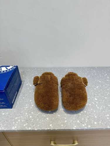 勃肯_包头 毛毛拖鞋 BIRKENSTOCK毛毛鞋加绒软木拖鞋外穿Arizona系列 舒适还轻便，再加上弧度贴合脚弓，而且软木乳胶有一定的收缩性，长时间穿着后能