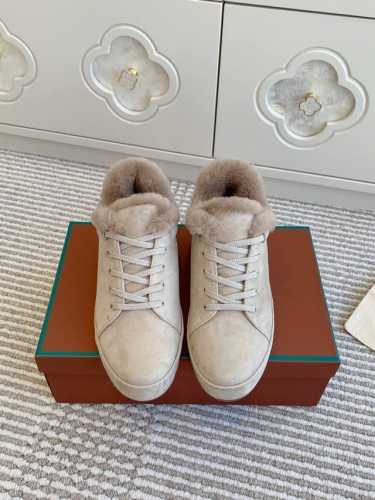 批低帮340 高帮 男款20 Loro Piana Lp新款羊毛运动鞋低帮 高帮休闲板鞋 舒适百搭自带慵懒的高级感明星、时尚博主的私服街拍神器 材质：对版甄选羊