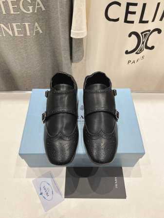 高版本出厂 Prada*普拉达2025Ss春夏专柜新品。布洛克复古平底单鞋乐福鞋小皮鞋～ 帅气百搭，时尚感满满！上脚超级舒适，非常好驾驭一款鞋子。Hk原版购入， - 点击图像关闭