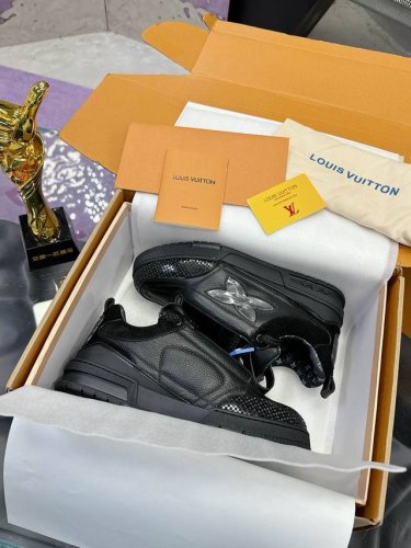 工厂p价p 飞机盒10 5 官方同步新颜色 路易威登走秀滑板鞋爆款 Louis Vuitton Trainer无疑是奢侈品牌推出的最成功的Sneaker之一 不