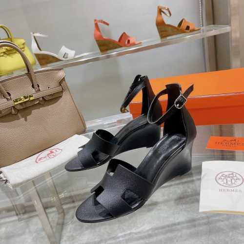 坡跟系列』 手掌纹出厂价 将经典延续 Hermès 坡跟凉鞋新配色 爱马仕的坡跟凉鞋是我见过最简约最耐看最有气质的！！！任何风格都能hold住，7cm高度轻松驾