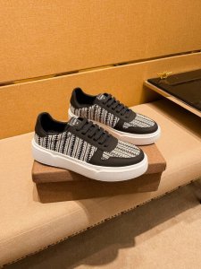 工厂P批 迪奥 男鞋高端品牌 官网1：1最新力作：鞋面采用意大利进口头层牛皮搭配 舒适透气内里原版防滑耐磨大底制作，让行走更加便捷舒适！独家新款，惊世之作，与官