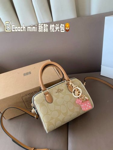Coach Mini Rowan新款 蔻驰原单 枕头包，Ykk原单五金搭配精致面料 做工完美百搭神器 专柜尺寸 17*12飞机盒包装
