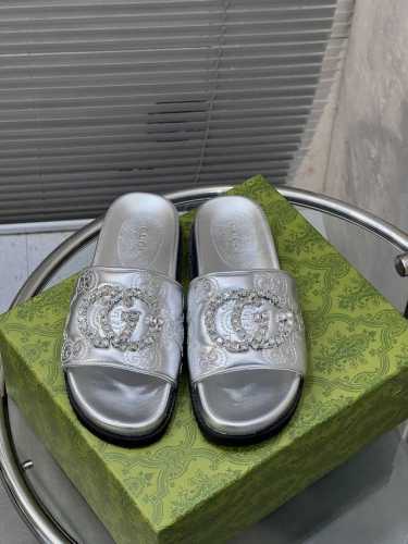 出厂 Gucci 新款双G水钻厚底拖鞋一字拖！ 面料：羊皮 内里：水染羊皮里 大底：原版防滑橡胶底 尺码：35-40 40定