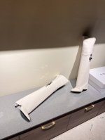 GIVENCHY纪梵希新款金属扣长靴 风靡时尚圈的裤腿靴，非纪梵希莫属 经典版型一再升级 原版1:1开发，腿部饰有皮革束带 搭配金属扣侧面饰有银色和金色饰面 不