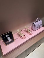 Saint Laurent 圣罗兰YSL专柜主打款防水台凉鞋 全新系列后带方扣高跟凉鞋 ！ 尖头高跟拖鞋淡淡的夏日里怎么少得了一双仙女鞋各种小裙子搭配起来 完全