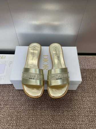 工厂价 迪奥 Dior 2025 春夏新款 DWAY 平底一字拖拼色女鞋 CD字母logo立体刺绣圆柱跟凉鞋 方头粗跟果冻色露趾拖鞋 原版开发市面顶级版本材质: - 点击图像关闭