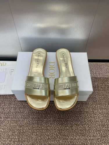 工厂价 迪奥 Dior 2025 春夏新款 DWAY 平底一字拖拼色女鞋 CD字母logo立体刺绣圆柱跟凉鞋 方头粗跟果冻色露趾拖鞋 原版开发市面顶级版本材质: