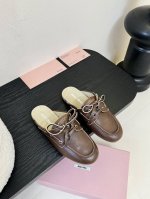 Miu Mi* * 25春夏 复古系带拖鞋 四色 各路明星订货会试穿订购火爆超级休闲百搭闭眼入都是不会后悔 Zp开发订制真正对版大底 鞋面 定制进口牛绒 垫脚: