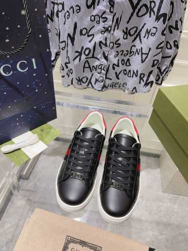 Gucci古驰最新ace系列pro版小白鞋 原版购入开发 Ace系列运动鞋延续品牌叙事，匠心成就主打单品。 配送专柜精美包装 面料 原版进口柔软牛皮 内里：原版