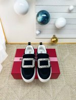 出 * 24新款周冬雨~唐嫣~linda同款 梦中情鞋RV方扣小白鞋！轻运动风潮来袭，想要增高的小姐姐非常适合这款！完美拉伸腿部线条 原版复刻 版型超正 做工细