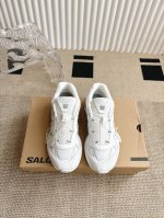 Salomon Xt Whiser 萨洛蒙户外 休闲 全新演绎的专注于其空气动力学的外观上 标志性白色与奶油色带来都市风格 另一双则以纯粹的黑色打造 突出富质感
