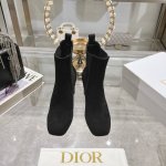 出厂 Dior 迪奥2024秋冬新款Icon系列骑士女靴 明星同款CD字母logo圆柱跟机车短靴 圆头低跟一脚蹬弹力靴 材质：鞋面进口麂皮绒: 进口皱漆羊皮+水