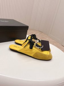 半拖款 11色！Prada普拉达 Collapse再生尼龙与绒面皮革弹力半拖 2025春夏最新走秀款阿甘拖鞋款 时尚单品薄款休闲拖鞋 这款至臻轻盈的运动鞋以再生
