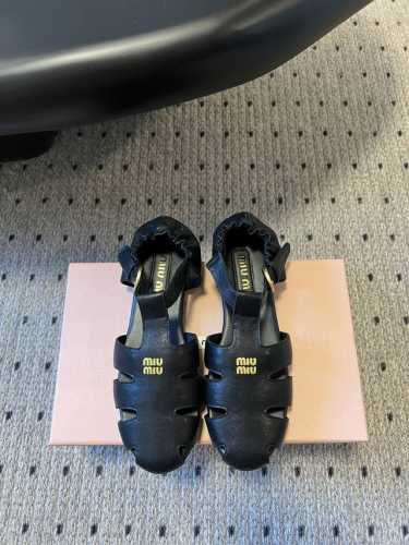 顶级品质 Miumiu 缪缪 25Ss早春新款 走秀新款罗马鞋玛丽珍芭蕾舞鞋 官方春夏走秀新款，时髦百搭 即可咸又可甜 一点也不磨脚 无论光脚穿还是搭配袜子穿都