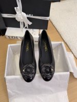 现货发售 *25 专柜 正品级 版本！！ 官方目录： 码数：35、36、37、38、39 34 40 41 需要定做跟客服 沟通 皮面10 均配有意大利正品包装
