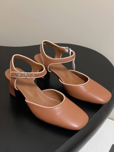 顶级品质 Hermes 爱马仕 H家25S春夏新款高跟玛丽珍鞋 包头后空凉鞋 山羊皮和Nappa皮革高跟玛丽珍鞋，搭配标志性“H”鞋扣和撞色滚边，打造精致柔美造