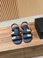 Cha 春夏魔术贴凉鞋 这种发泡底的鞋子 柜柜里每年换着版面出 你还别说 脚感轻若无物 造型感很好 时髦哦 Size #35-41 40 41订做不退换
