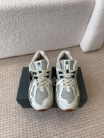 运动鞋码 New Balance ML1906 D 情侣款复古跑鞋！ 采用双密度内侧鞋底，ACTEVAlite中底，轻便的透气网面鞋面 前脚掌ABZORB，并在