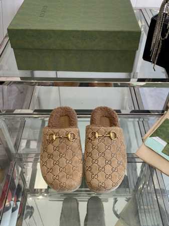 Gucci 古驰 24ss秋冬新款羊毛运动半拖 鞋面麂皮压印迷你 老花logo，拼接小牛皮，细节丰富，精致高级 皮毛一体羔羊毛，软软糯糯超舒服 原版开模胶天然橡 - 点击图像关闭