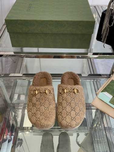 Gucci 古驰 24ss秋冬新款羊毛运动半拖 鞋面麂皮压印迷你 老花logo，拼接小牛皮，细节丰富，精致高级 皮毛一体羔羊毛，软软糯糯超舒服 原版开模胶天然橡