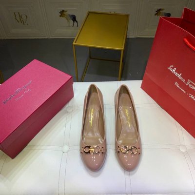 橙子出厂价 Ferragamo 菲拉格慕 金属扣圆头漆皮粗跟单鞋 浅口高跟女鞋 码数：34-42