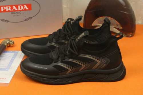 工厂价 爆单款 Prada 普拉达 香港专柜休闲鞋，专柜品质，优质做工，鞋面采用进口透气飞织弹力布面料，舒适透气内里，原板橡胶大底 ，休闲时尚，高端品质，码数：