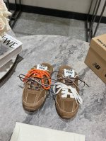 Miumiu X New Balance 24Ss早春联名走秀款 半拖 超级无敌大热门无论你如何穿搭请都不要放过这一双530系列的运动鞋 非常好搭配！ 采用电脑