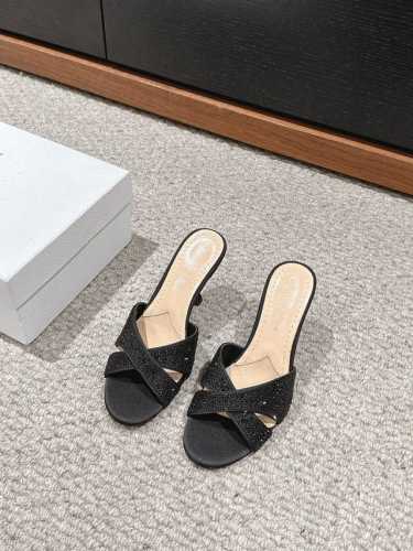 顶级品质 Dior Ss24 New Arrival～ D家2024春夏新品｜交叉凉拖鞋 兼具性感与脚翘，无法抗拒的优雅气质 露跟系列高跟鞋dior典范之作！精