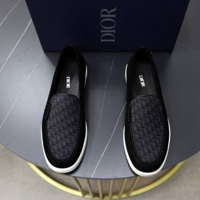 出厂价Pp： 品牌：迪奥Dior 标准码：男码38 44 45可以定做 等级：官网同款 材料：原版牛皮拼接 牛皮内里 原版Tpu耐磨柔软大底 款式类别：休闲运动