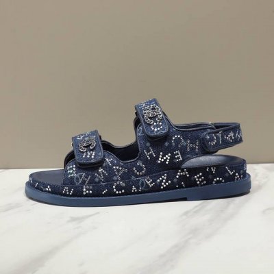 C家Ss新款镶钻魔术贴凉鞋顶级专柜品质 每年必入的经典款之一！3D彩印字母配搭 镶钻 设计 高级感满满 所有材质都根据原版定制！鞋面：进口牛仔布，内里垫脚均为进