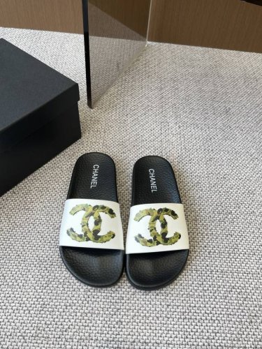 Chanel 香奈儿 25Ss夏季新款度假沙滩拖鞋 这一季的拖鞋超美 极简大双C设计 万能搭百神器 简单又失不特色 任何场都合可以驾驭 舒度适极高 原版橡胶材料
