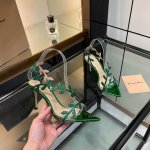 gianvito rossi 2025 新款拖鞋顶级版本，代购品质！施华洛奇水钻尖头高跟拖鞋，宛如从童话中走来的仙履。施华洛奇水钻璀璨耀眼，如同繁星点点镶嵌其上