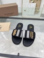冲量价: 真皮底+40新款巴宝莉拖鞋，原版格子布简单舒适随性，35-43码