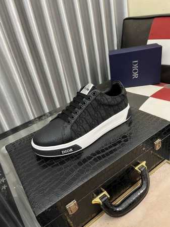 出厂价 迪奥新款休闲运动鞋 休闲时尚爆款， 版型简洁大气， 面料采用进口牛皮配布，羊皮内里，原版耐磨橡胶大底，独家新款，实物拍摄，码数：38-44，5色可选 - 点击图像关闭