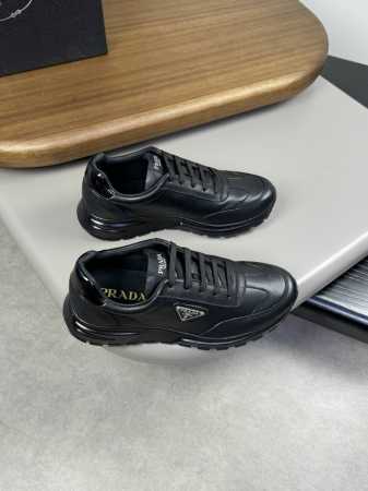 Prada 普拉达 -高端品质 原单 -鞋面 进口纳帕小牛皮、摔纹小牛皮、鞋身品牌金属扣件 -内里 水染牛皮 -大底 超轻Tpu发泡 橡胶；双色成型大底 -超高 - 点击图像关闭