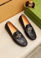商品商标：Gucci 古驰 豆豆鞋 正码码数: 38-44 45.46订制 商品材料：精选 进口头层小牛皮压花鞋面+奢华五金扣，进口猪皮内里。强烈立体视觉效果，