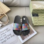 出厂： Gucci 古驰2025顶级专柜 初夏情侣新款 官网上新 独家首发 Gucci 古驰 25S 初夏情侣拖 古驰拖鞋 古驰情侣穿搭 Gucci拖鞋 Guc