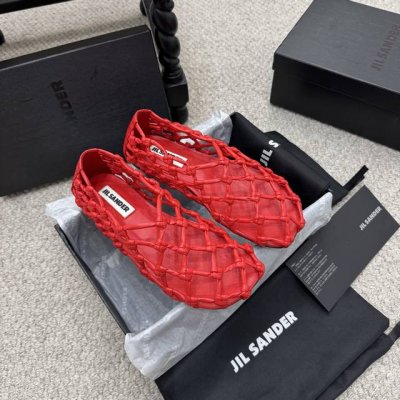 简约款 jil Sander 2025吉尔 桑达早春凉鞋系列 春夏最新爆款时髦高跟尖头带子凉鞋 这款真的绝了 时髦到飞起 想不到有任何理由可以去拒绝这款凉鞋 随
