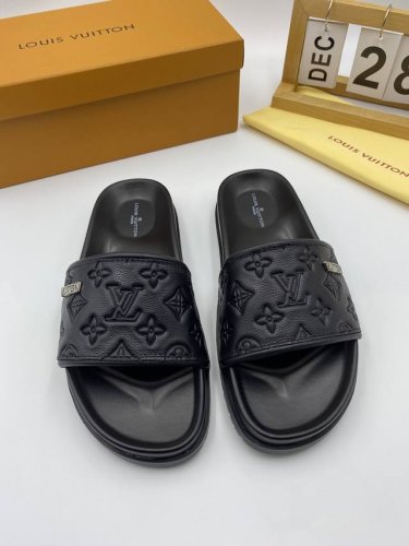元 Louis .Vuitton 路易 威登 ，Lv以大胆创新为本色 为中国时尚潮男打造出这款休闲商务风格，面料采用进口高档牛皮 ，干净利落 ，时尚大方，透气吸